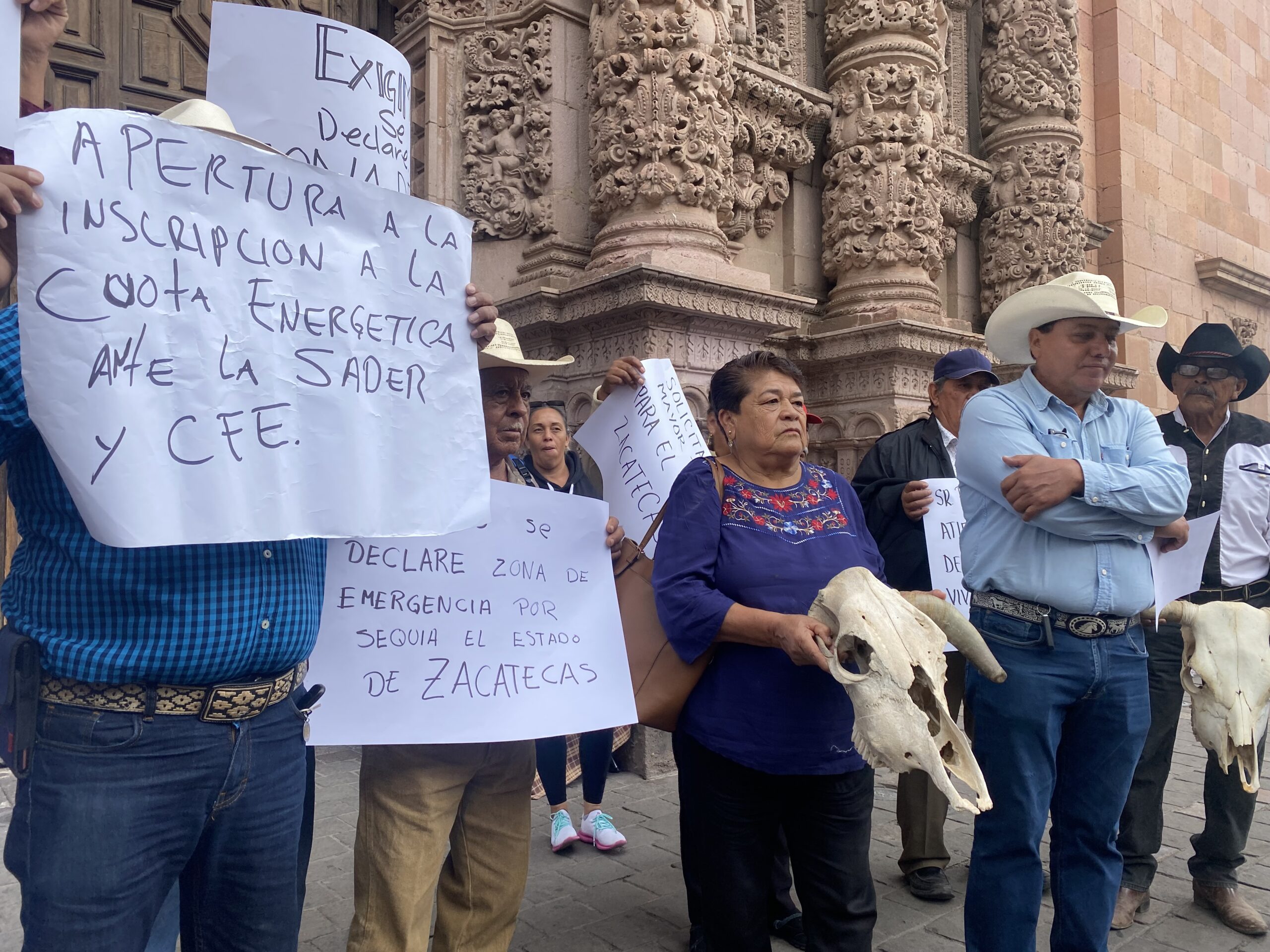 Parten campesinos a la Ciudad de México; buscan apoyo de AMLO