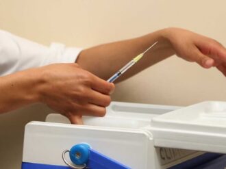 Hoy inicia la campaña de vacunación contra covid-19 e influenza estacional