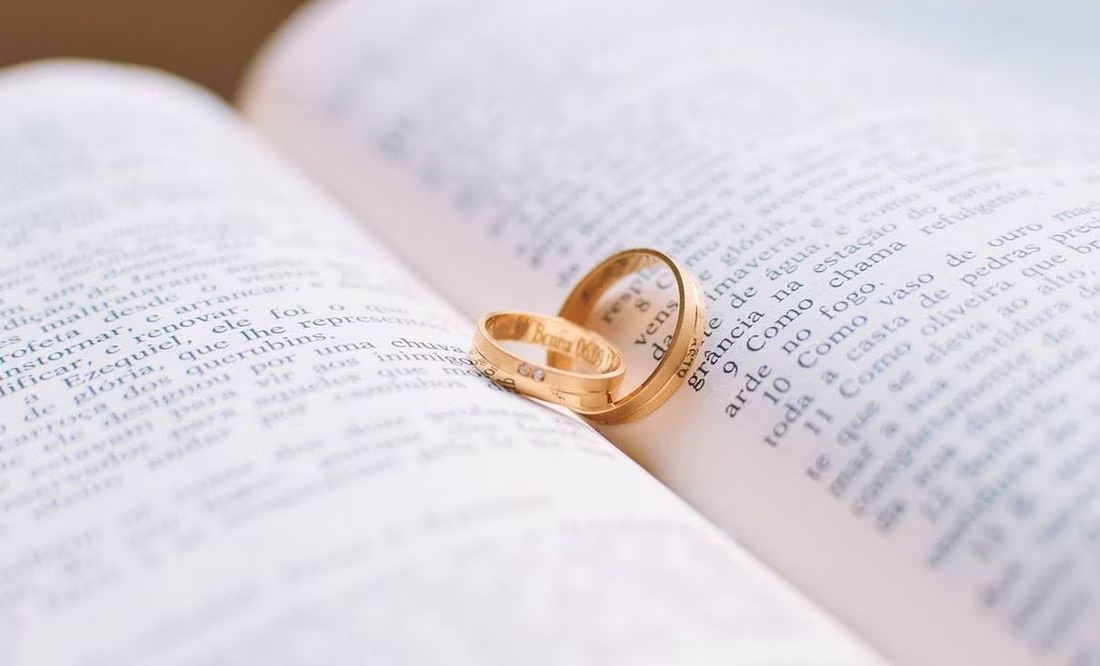 Adiós al «marido y mujer», Senado los cambia por «cónyuges» en bodas civiles