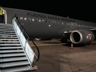 Regresan de Israel 140 mexicanos en primer vuelo de la Fuerza Aérea Mexicana