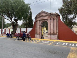 Limpian los panteones y se instalan los puestos para el tianguis