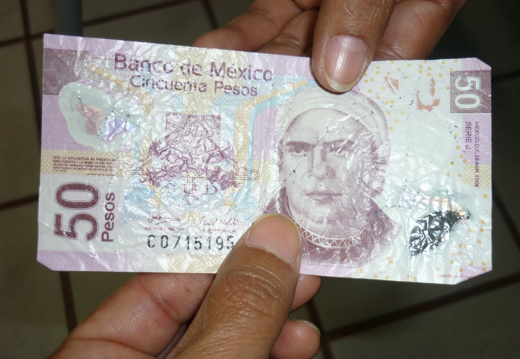 Alertan por la venta de billetes falsos por Facebook