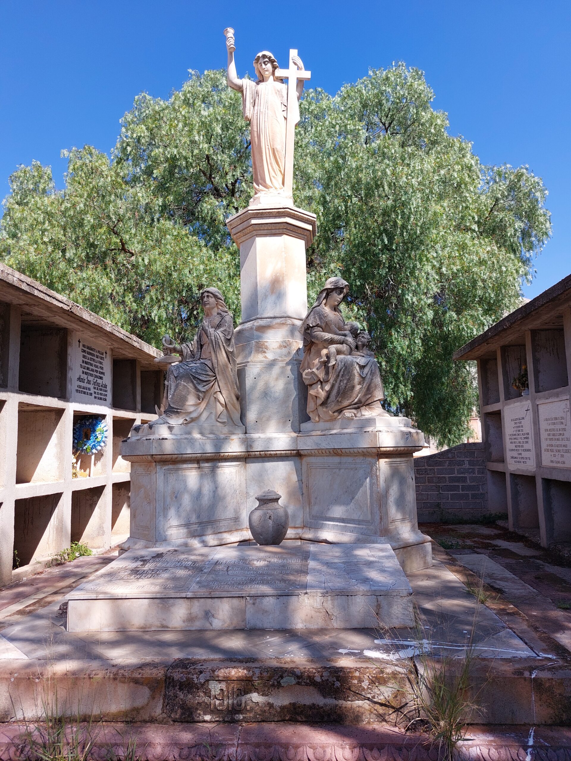 Agoniza el Panteón de los ricos