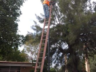 Rehabilitan y dan mantenimiento al alumbrado público de Apozol