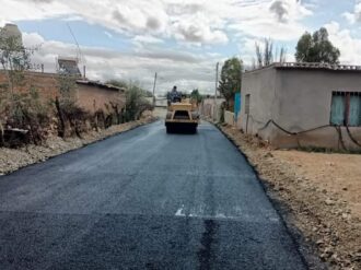 Pavimentan calles en Norias de San Juan