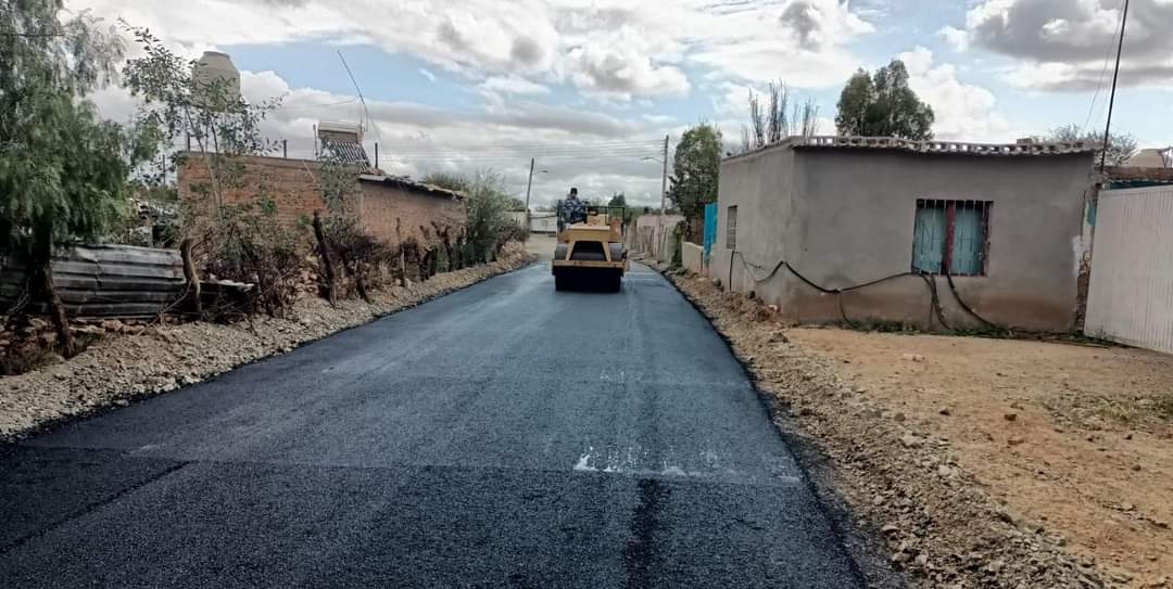 Pavimentan calles en Norias de San Juan