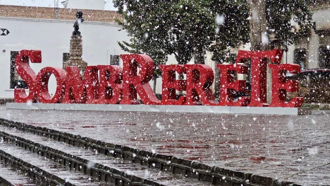 La nieve viste de blanco a Sombrerete 