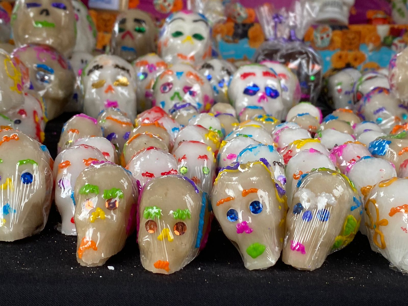Esperan mejores ventas en el tianguis del Día de Muertos