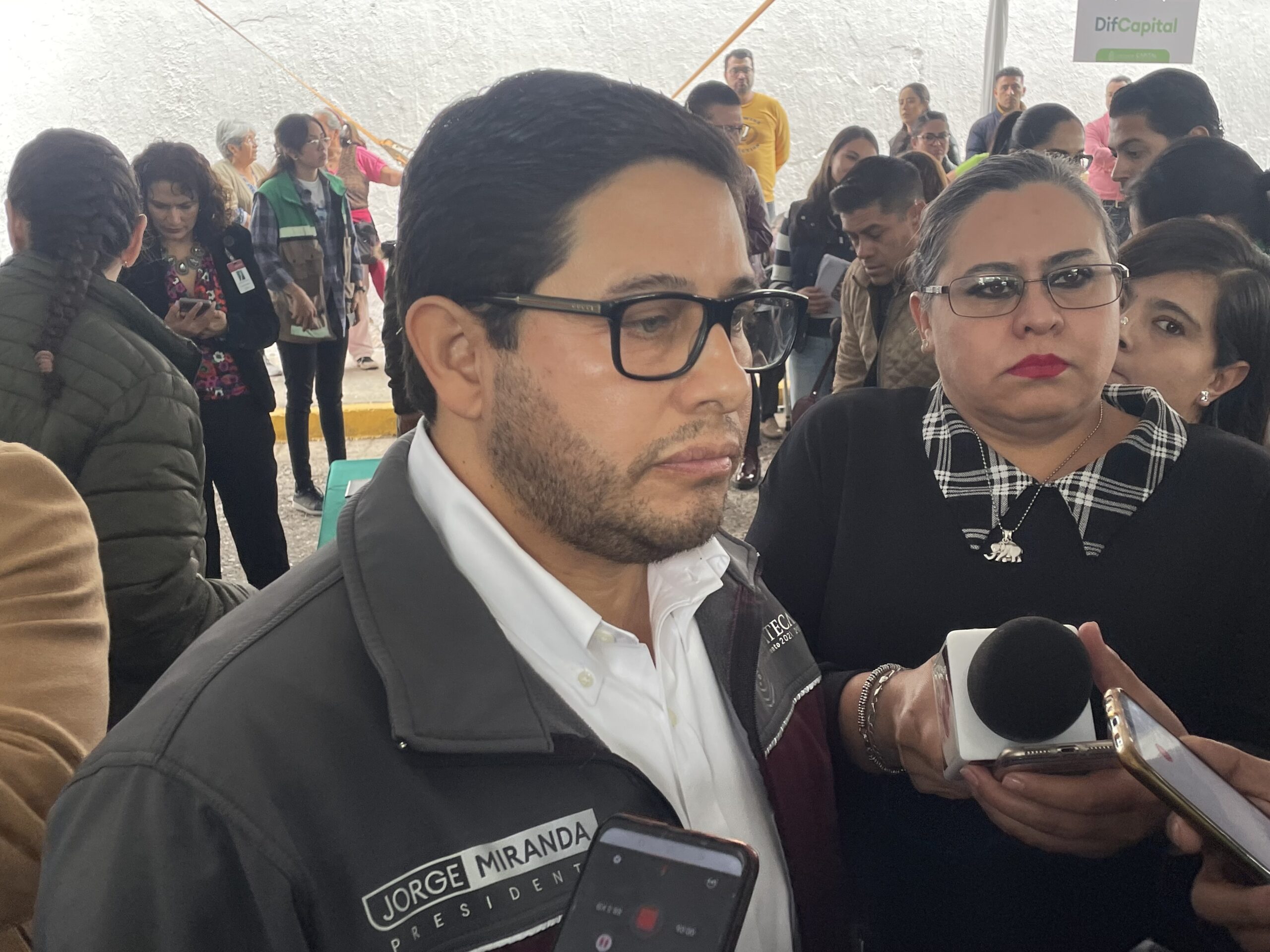 Se reúne Jorge Miranda con vecinos de Tres Cruces 