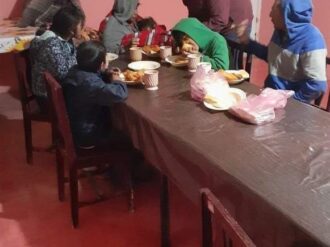 Resguardan a familia del frío; piden apoyo para ellos