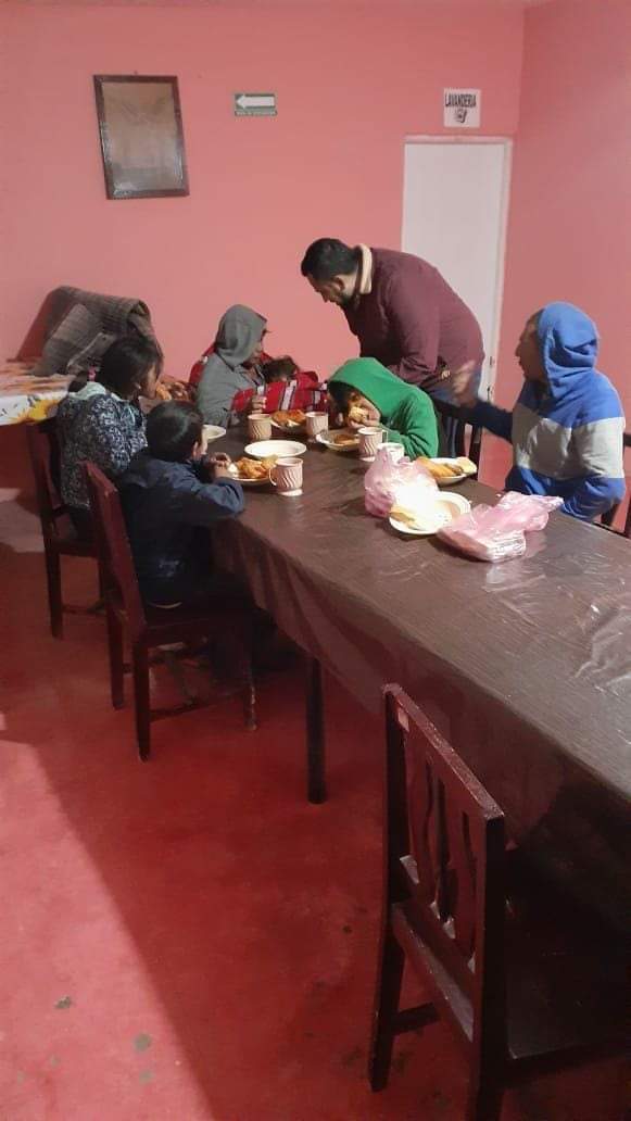 Resguardan a familia del frío; piden apoyo para ellos