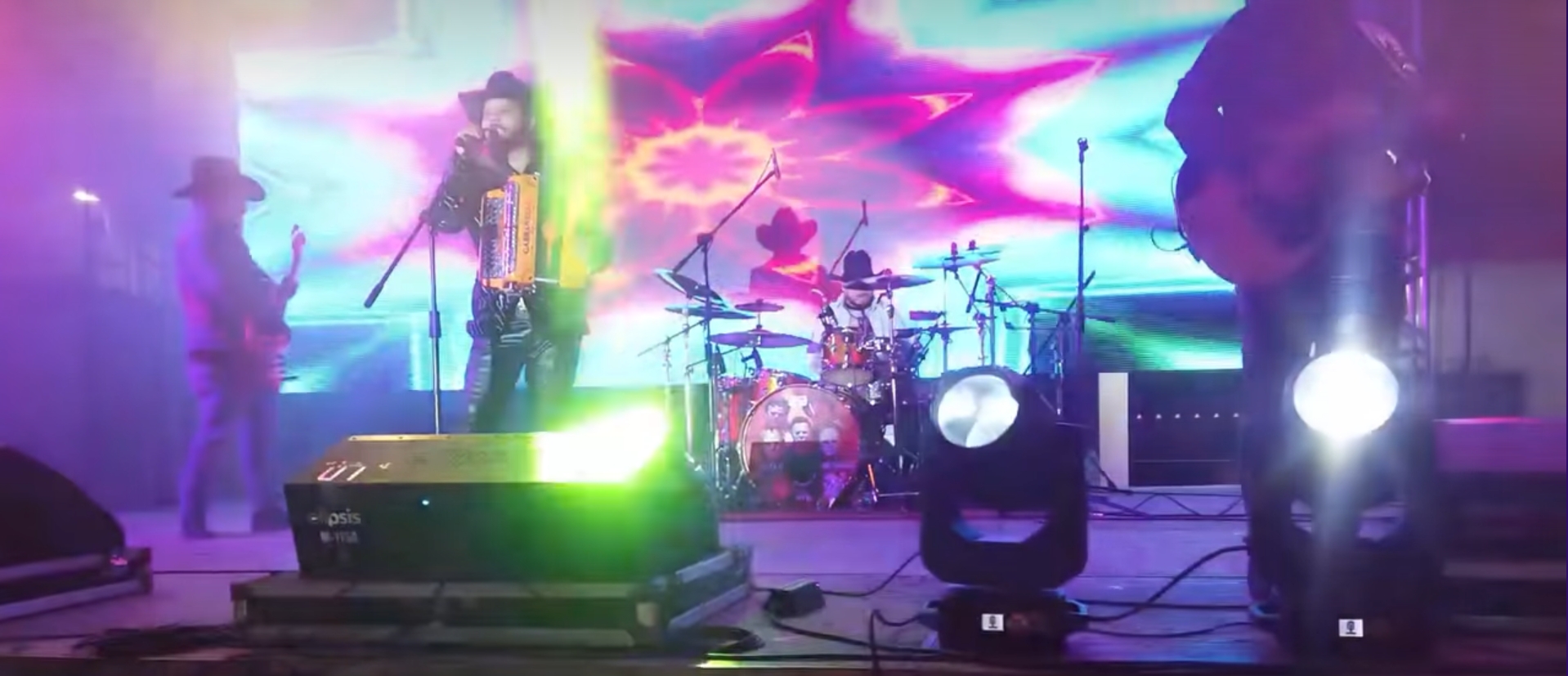 Baila Juan Aldama con Kikín y los Astros