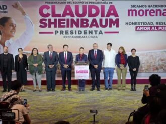 Presenta Sheinbaum a su equipo de precampaña