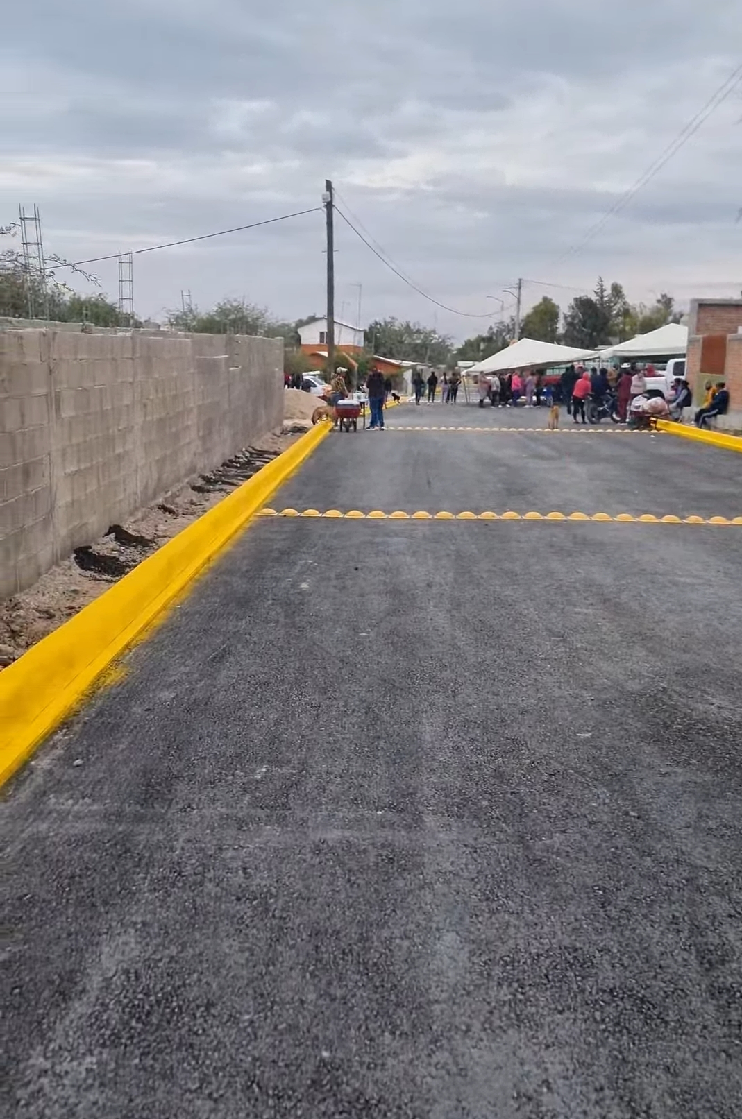 Inauguran rehabilitación de calle en Pinos 