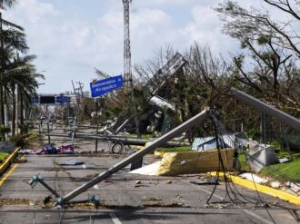 CFE prevé invertir 2 mil mdp en reconstrucción y tareas de obra mayor en Acapulco: Bartlett