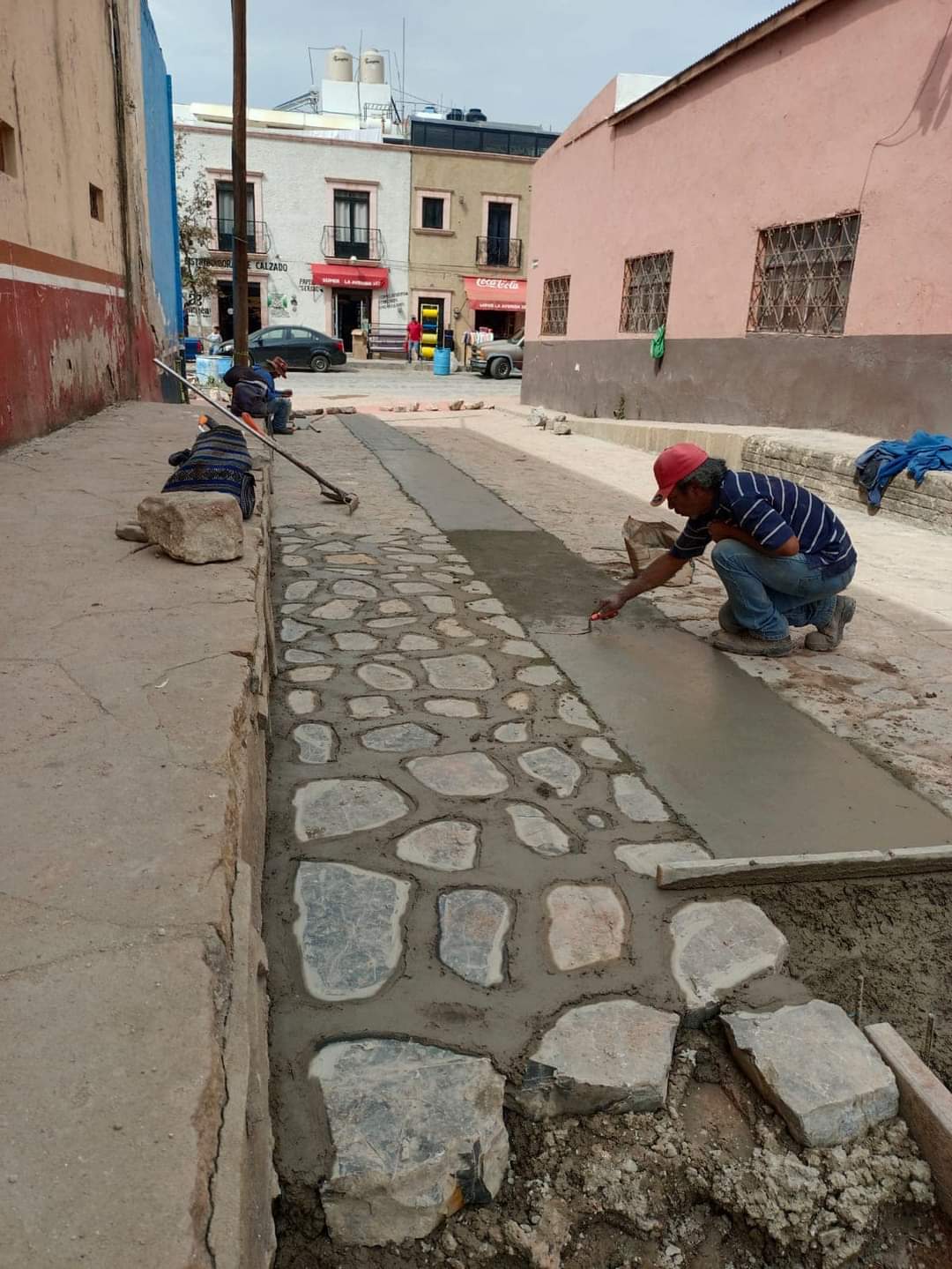 Construyen rampa para discapacitados en Sombrerete