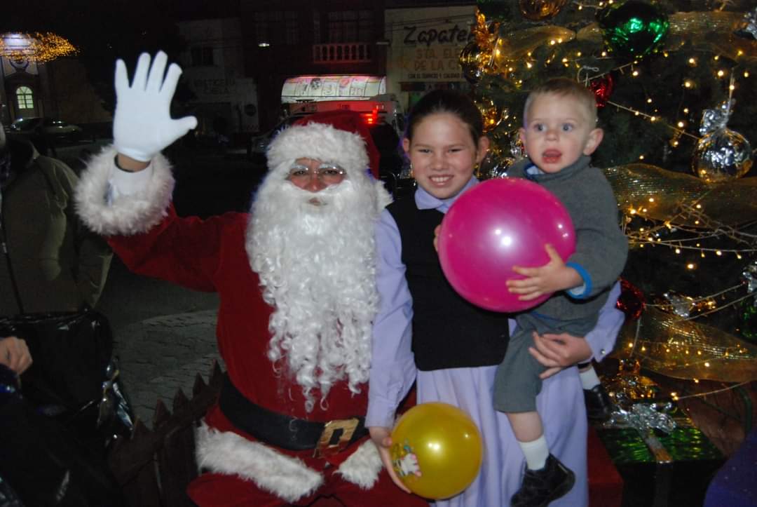 Reúne a cientos de familias la obra Diablillos a Belén