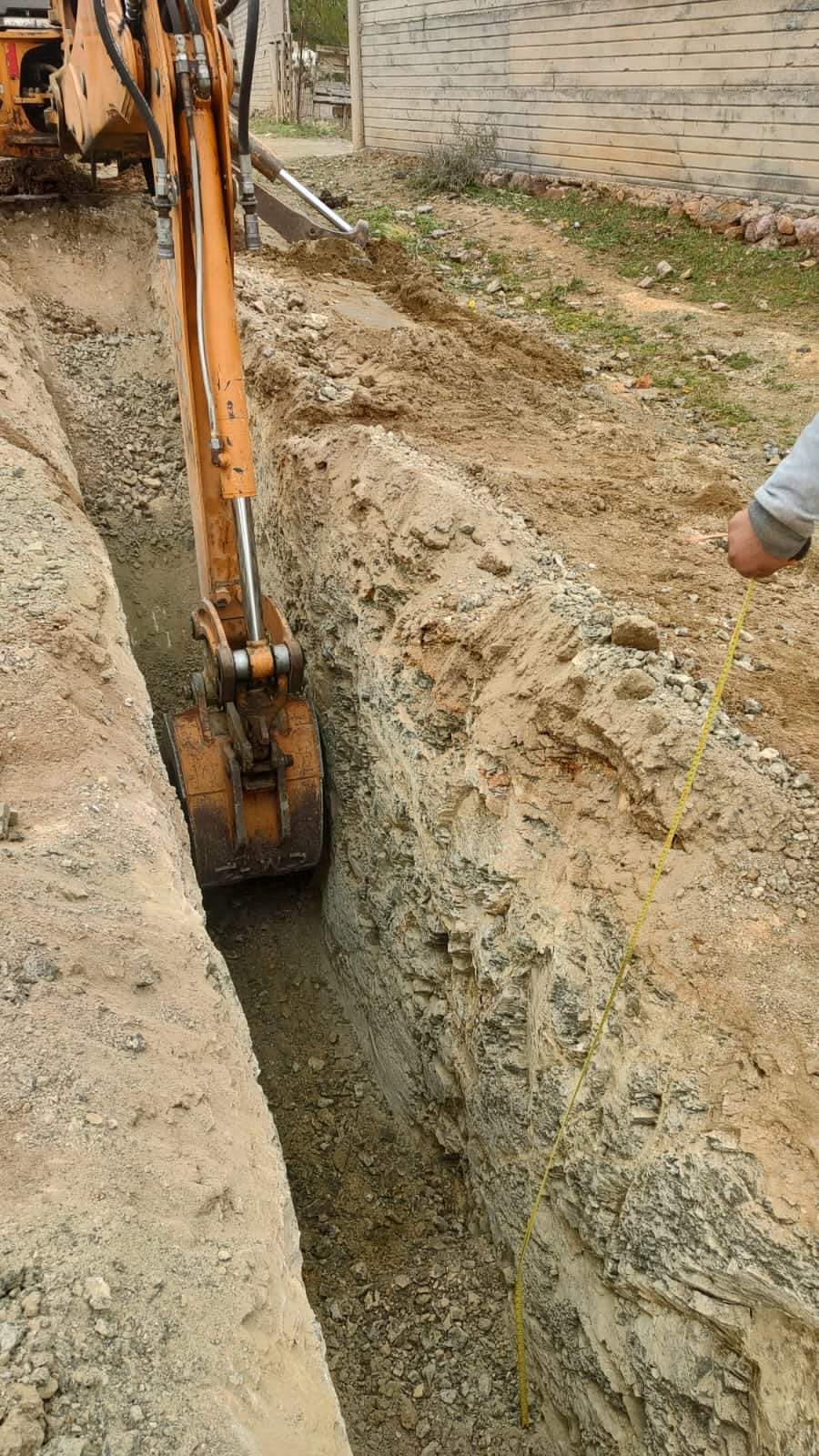 Llevan servicios básicos a Las Goteras 