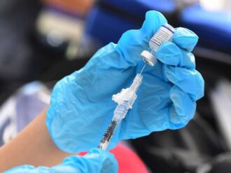 Vacuna Pfizer llega a la Cruz Roja