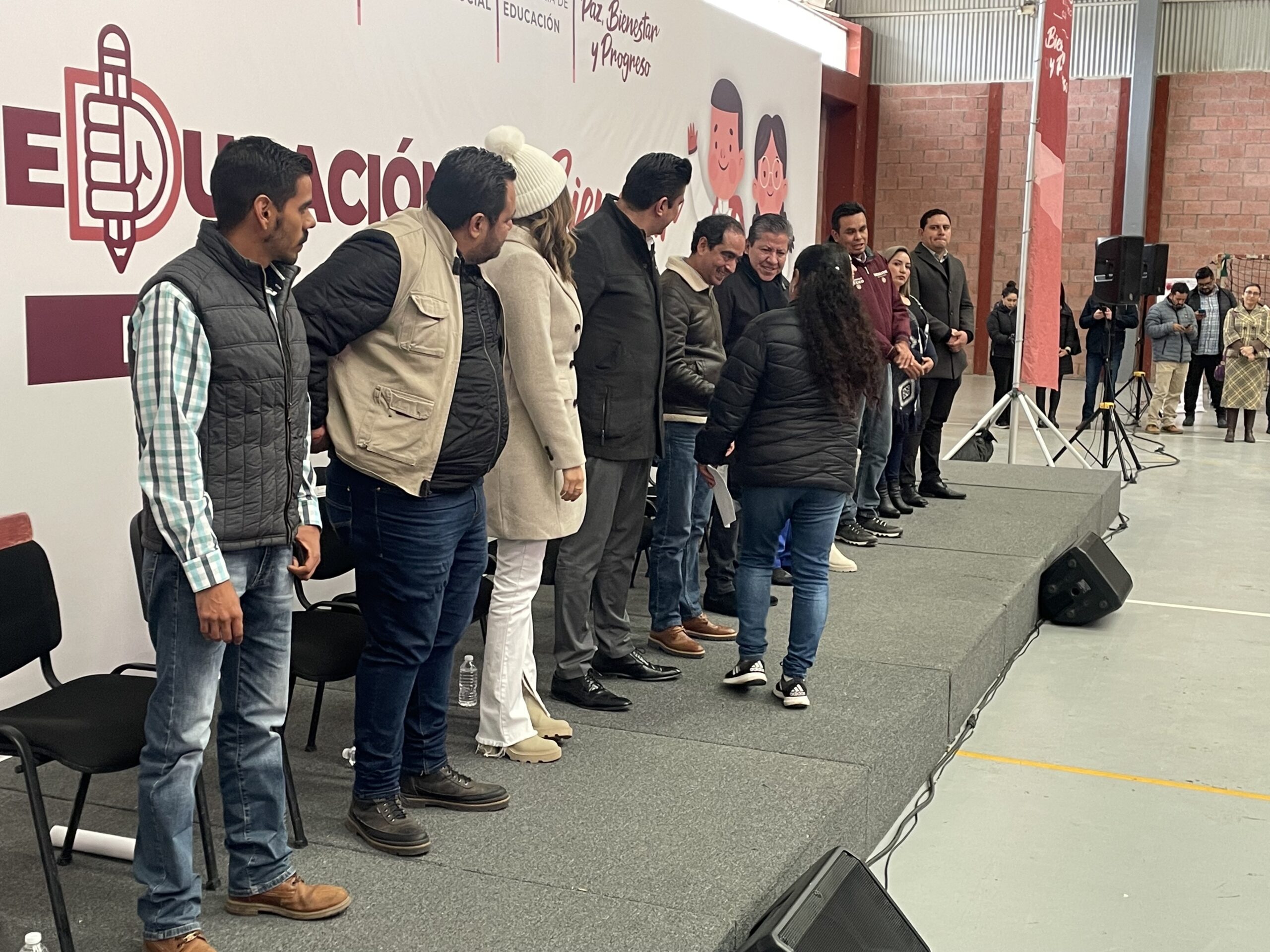 Garantizados, los aguinaldos de 6 mil trabajadores de la educación 