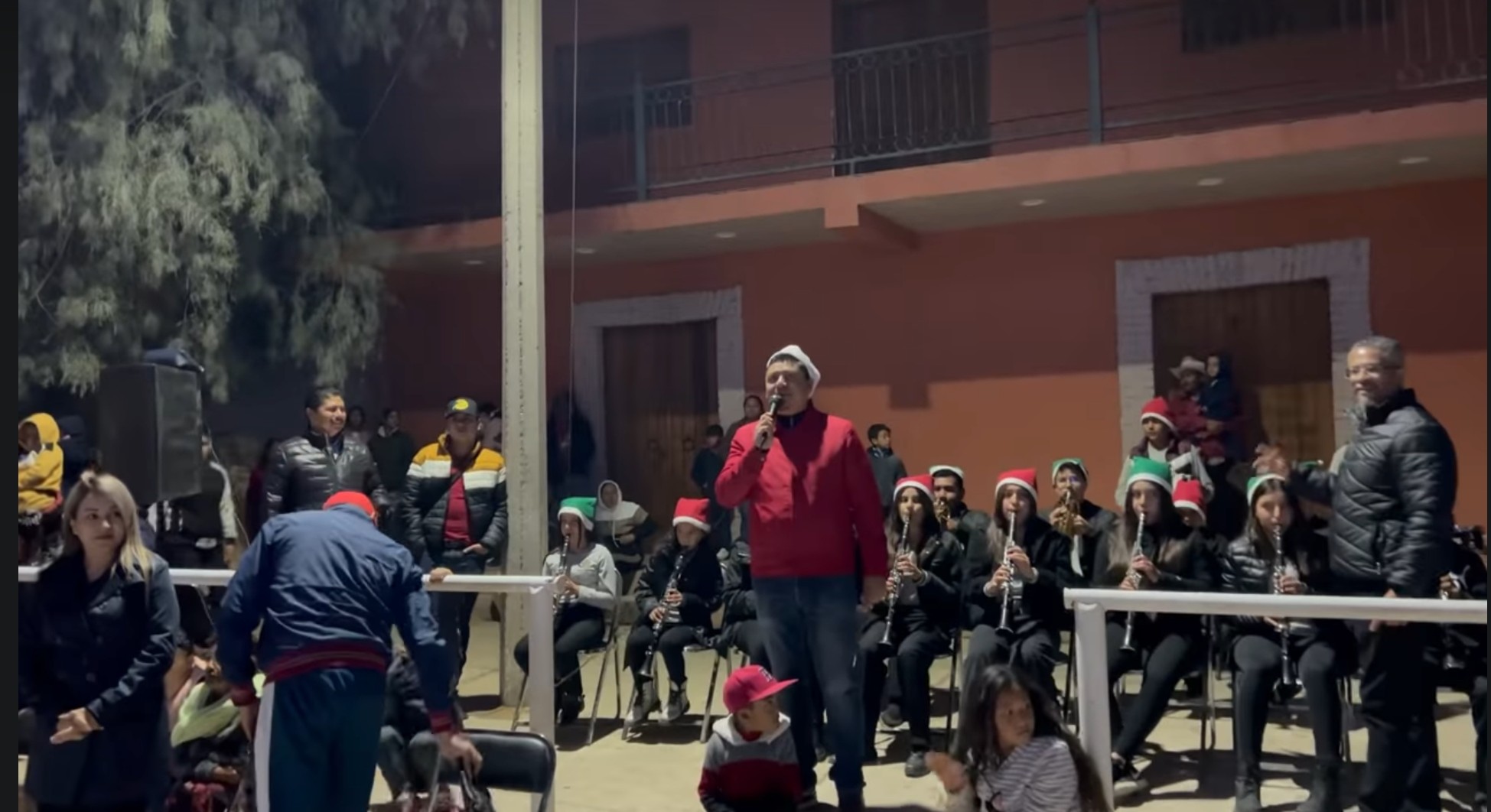 Sigue contagiando Pier Michel la magia de la Navidad 