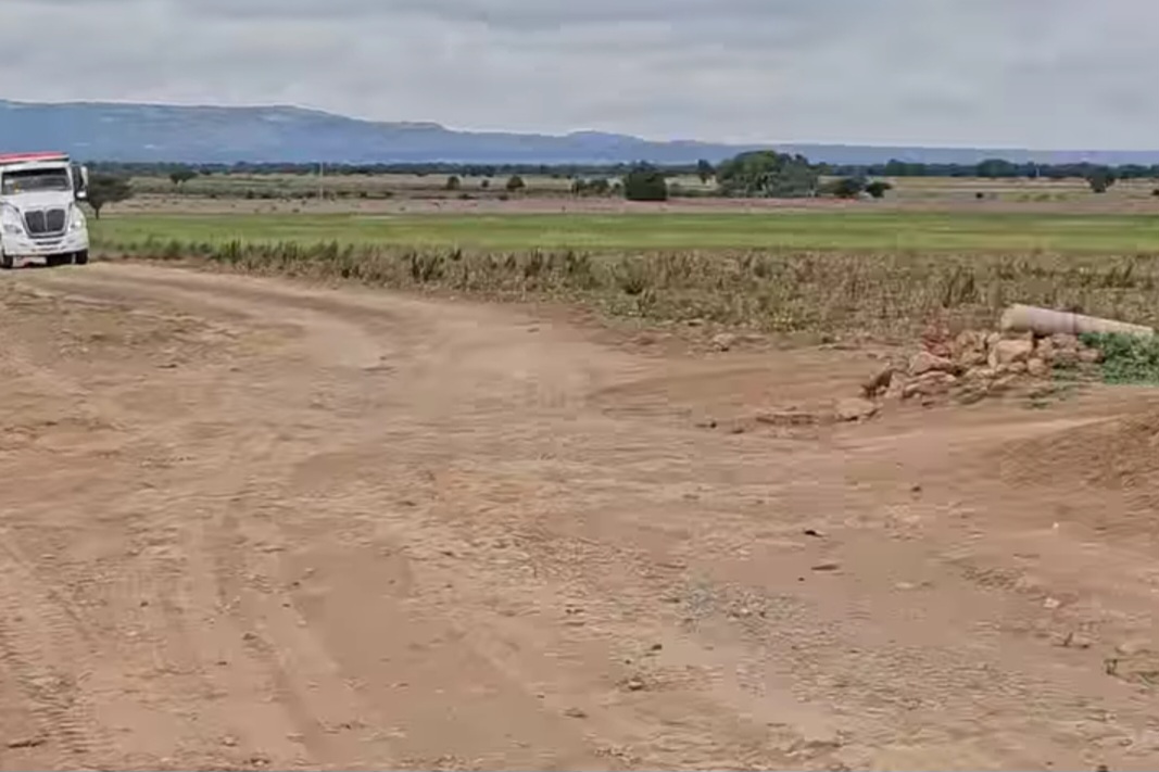 Rehabilitan terracería a La Blanca 