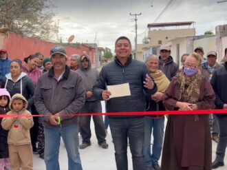Pavimentan calle en El Rucio 