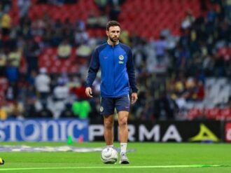 Miguel Layún conmueve a todos en el Estadio Azteca previo a su último partido como profesional