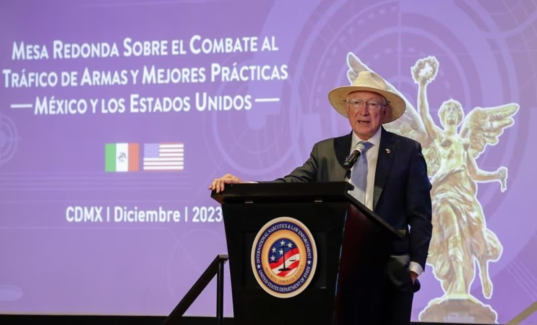 El 70% de las armas que llegan a México proviene de Estados Unidos: Ken Salazar