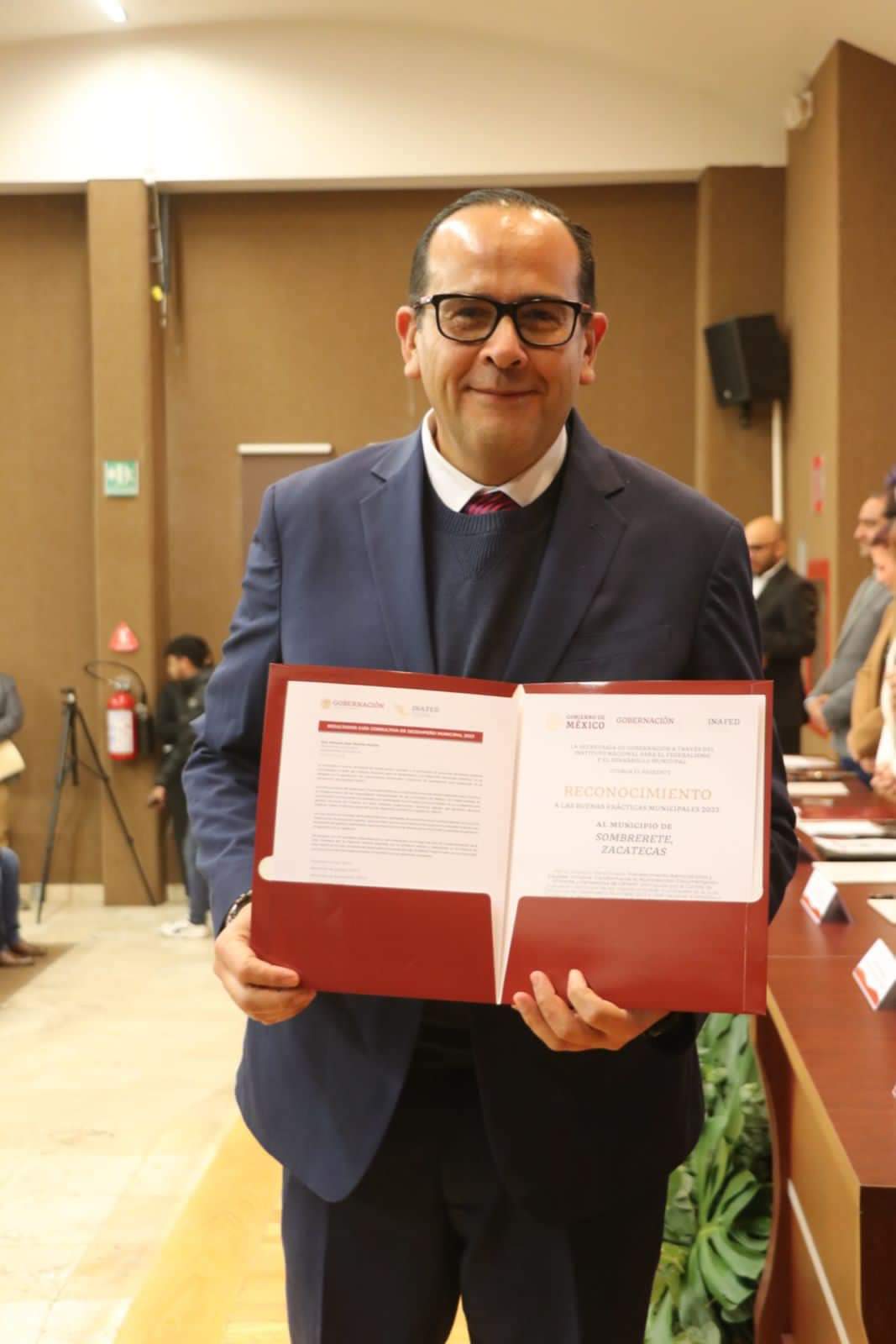 Reconocen a Alan Murillo por su buen desempeño municipal