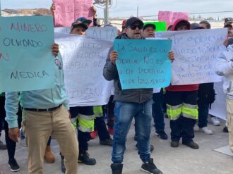 Se manifiesta El Frente contra el IMSS; exigen atención digna