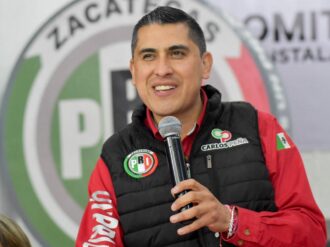 Advierte Carlos Peña que no cederá a chantajes