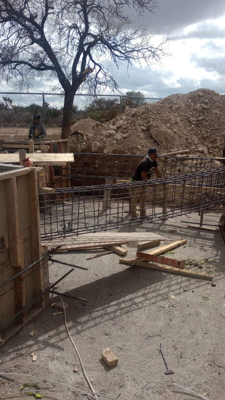Instalando antenas emisoras, transmisoras y repetidoras