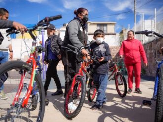 Da Jorge Miranda bicicletas a estudiantes capitalinos destacados