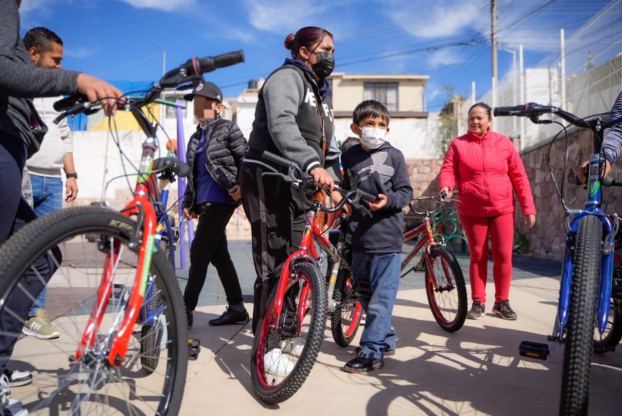 Da Jorge Miranda bicicletas a estudiantes capitalinos destacados