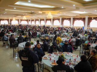 Festeja Jorge Miranda a policías capitalinos