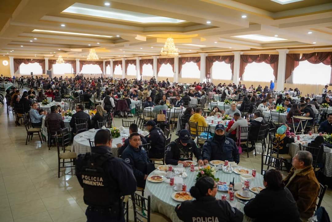 Festeja Jorge Miranda a policías capitalinos