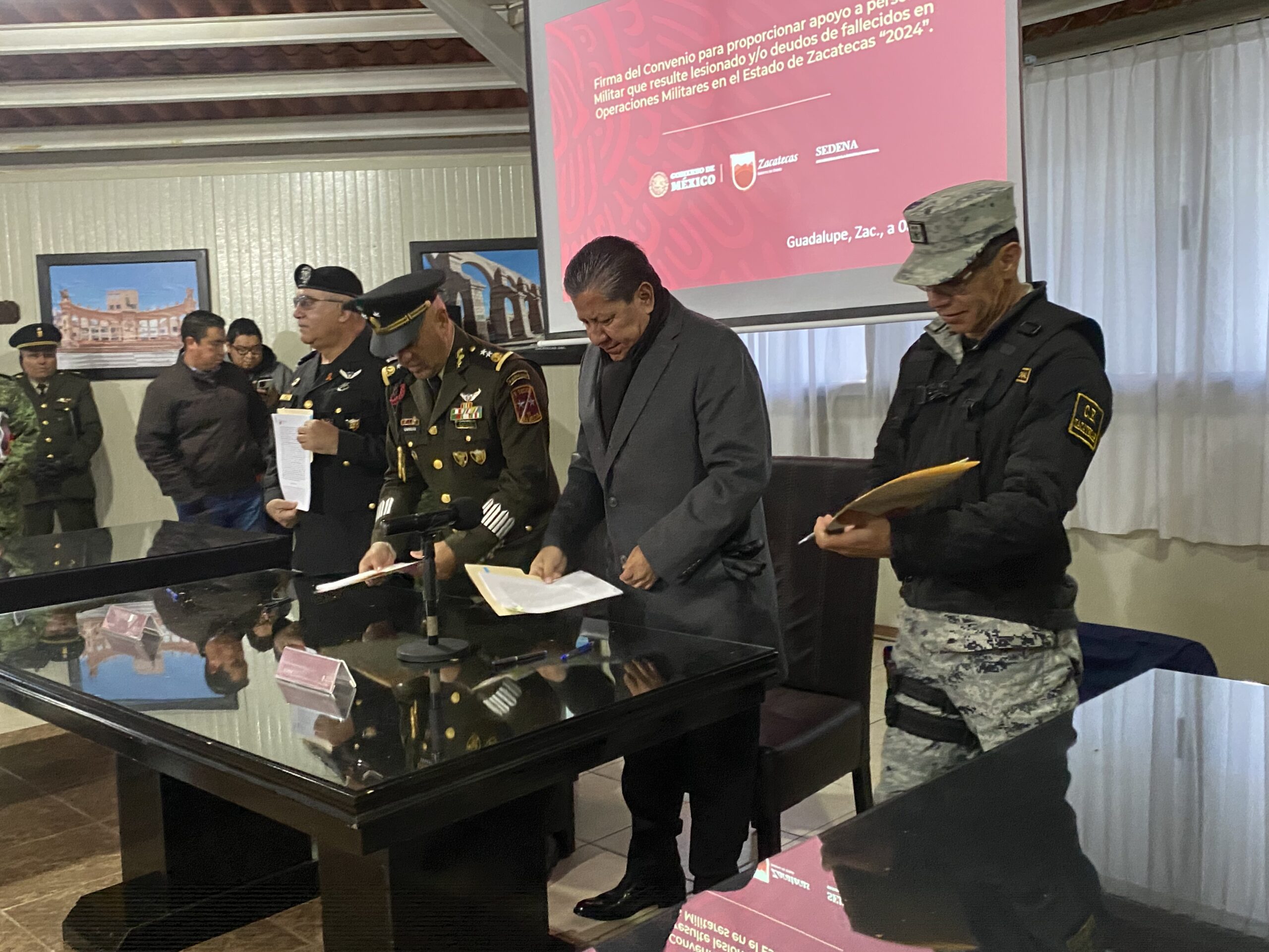 Firman convenio Godezac y Sedena