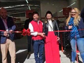 Inaugura Omar Téllez tienda 3B