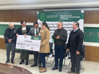 Entrega Jorge Miranda créditos a comerciantes capitalinos