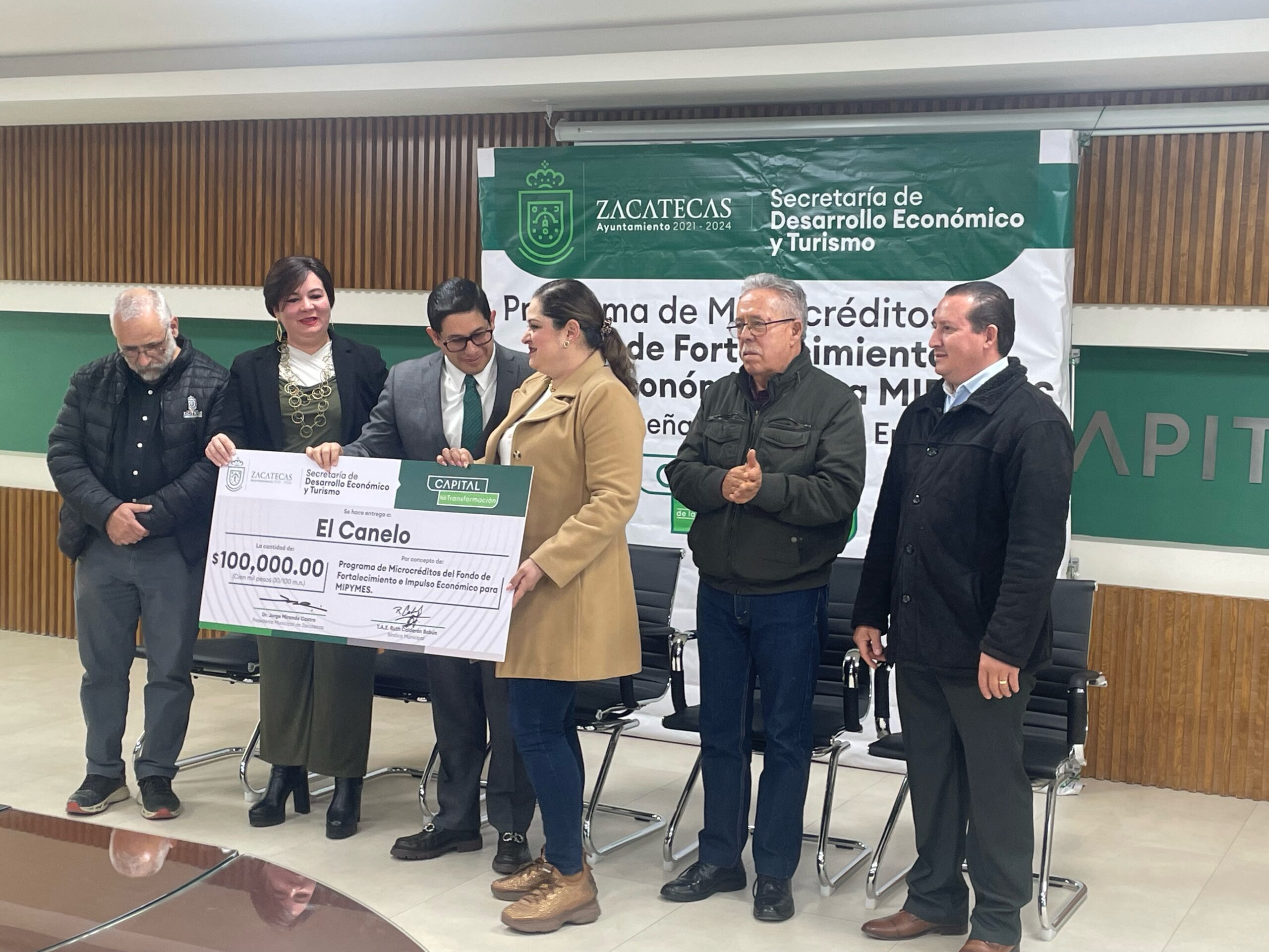 Entrega Jorge Miranda créditos a comerciantes capitalinos