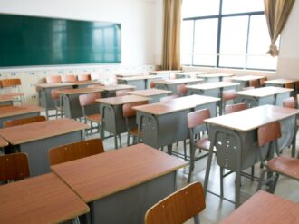 Toman escuela; exigen permanencia de docente