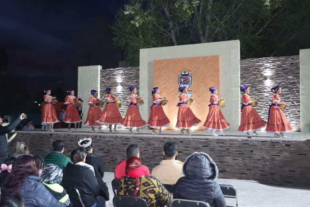 Entrega Pier Michel escenario en Chupaderos 