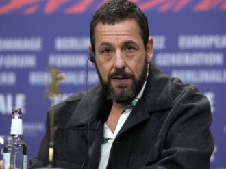 Será Adam Sandler un astronauta con crisis matrimonial en Spaceman