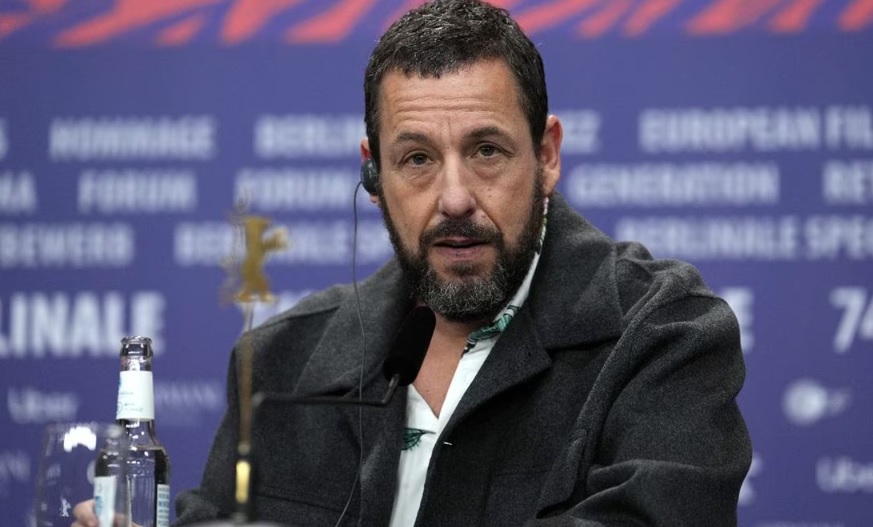 Será Adam Sandler un astronauta con crisis matrimonial en Spaceman
