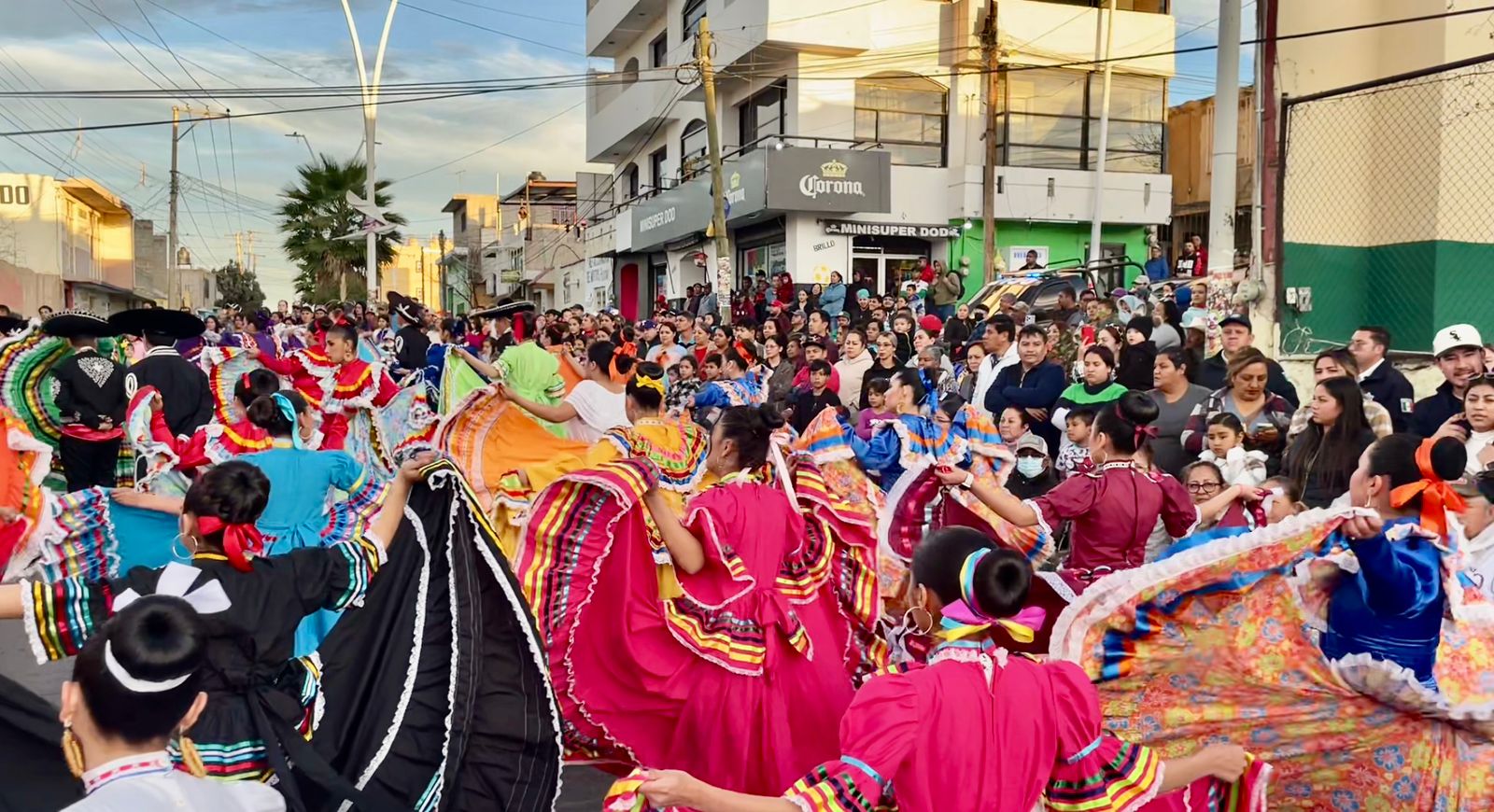 Participa un millar de personas en el Carnaval de Río Grande