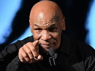 Arremete Mike Tyson contra el Canelo