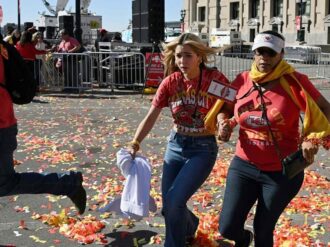 Reportan tiroteo tras desfile de los Chiefs en Kansas City; hay personas heridas
