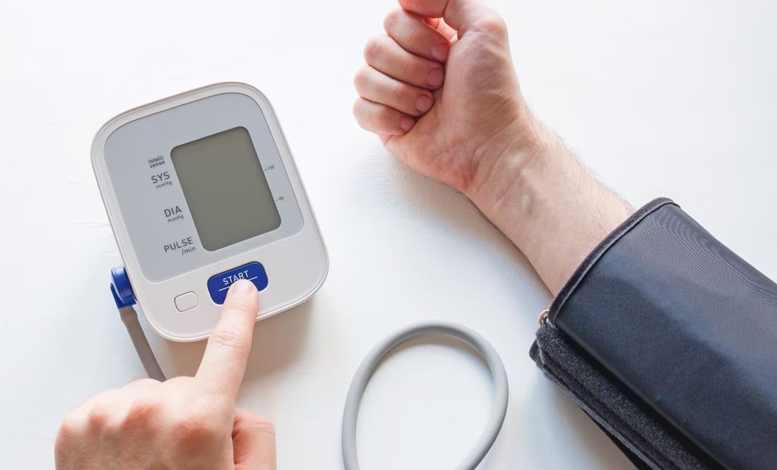 Personas con presión arterial cambiante, más propensas a sufrir un ataque cardíaco: estudio