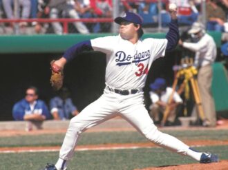 Rinde Dodgers tributo a Fernando, Toro, Valenzuela